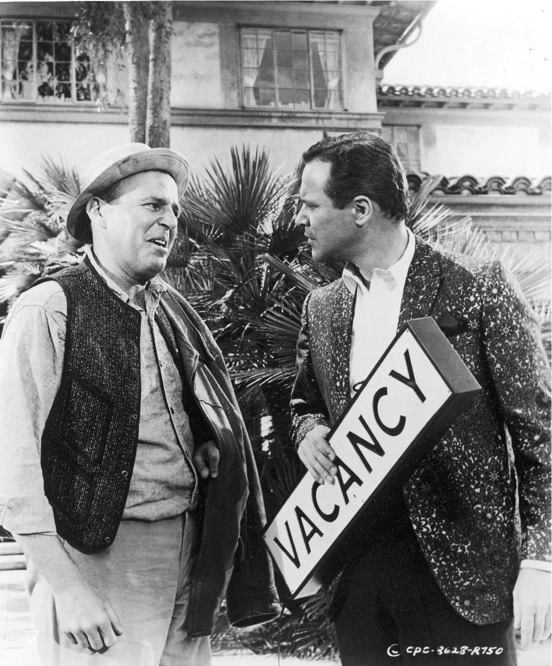 Still of Jack Lemmon and Paul Lynde in Under the Yum Yum Tree (1963)
