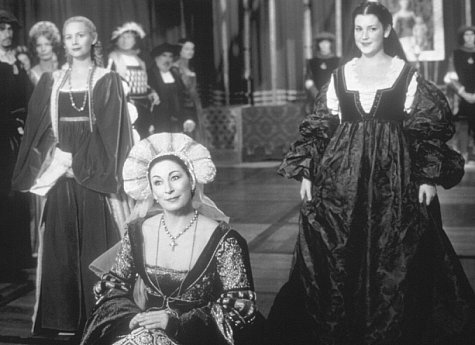 Still of Anjelica Huston, Melanie Lynskey and Megan Dodds in Ilgai ir laimingai: Pelenes istorija (1998)