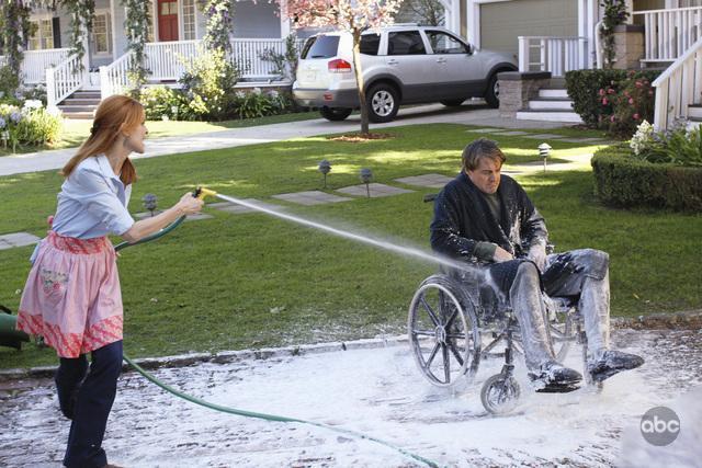 Still of Kyle MacLachlan and Marcia Cross in Nusivylusios namu seimininkes (2004)