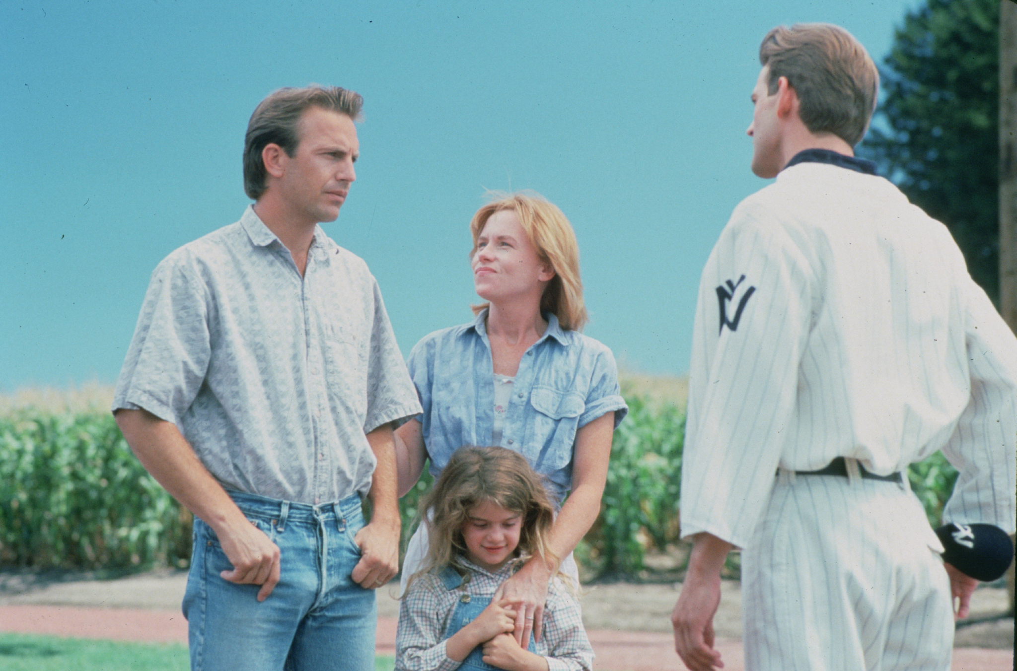 Still of Kevin Costner, Gaby Hoffmann and Amy Madigan in Field of Dreams (1989)