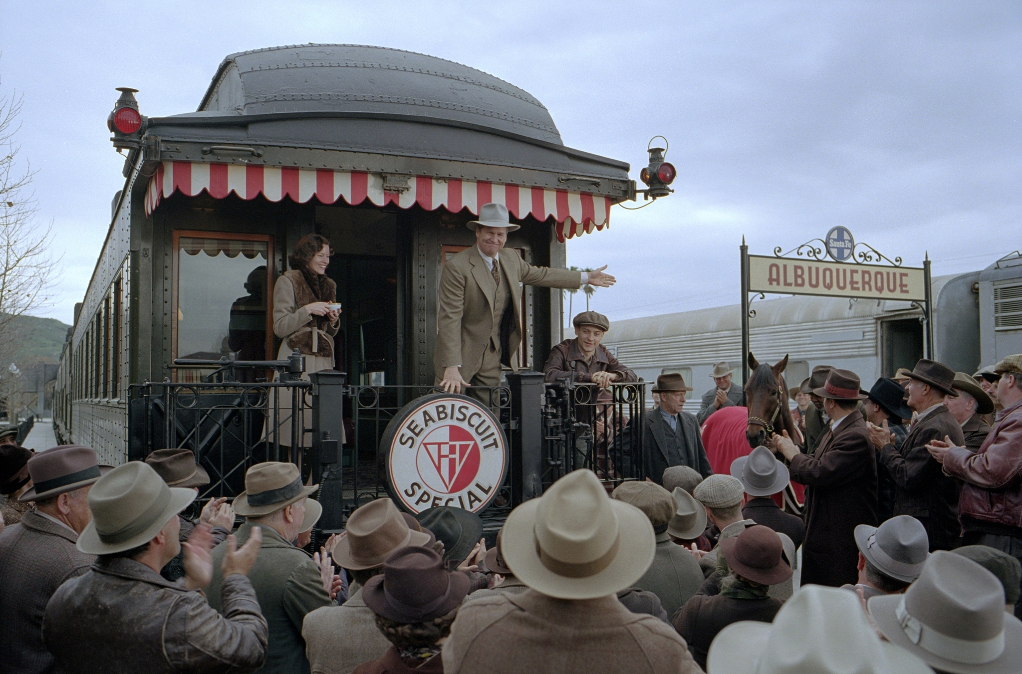 Still of Jeff Bridges, Tobey Maguire and Elizabeth Banks in Favoritas (2003)