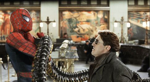 Still of Alfred Molina and Tobey Maguire in Zmogus voras 2 (2004)