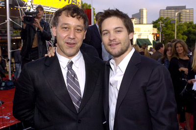 Sam Raimi and Tobey Maguire at event of Zmogus voras 2 (2004)