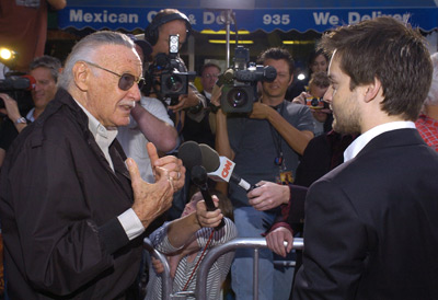 Tobey Maguire and Stan Lee at event of Zmogus voras 2 (2004)