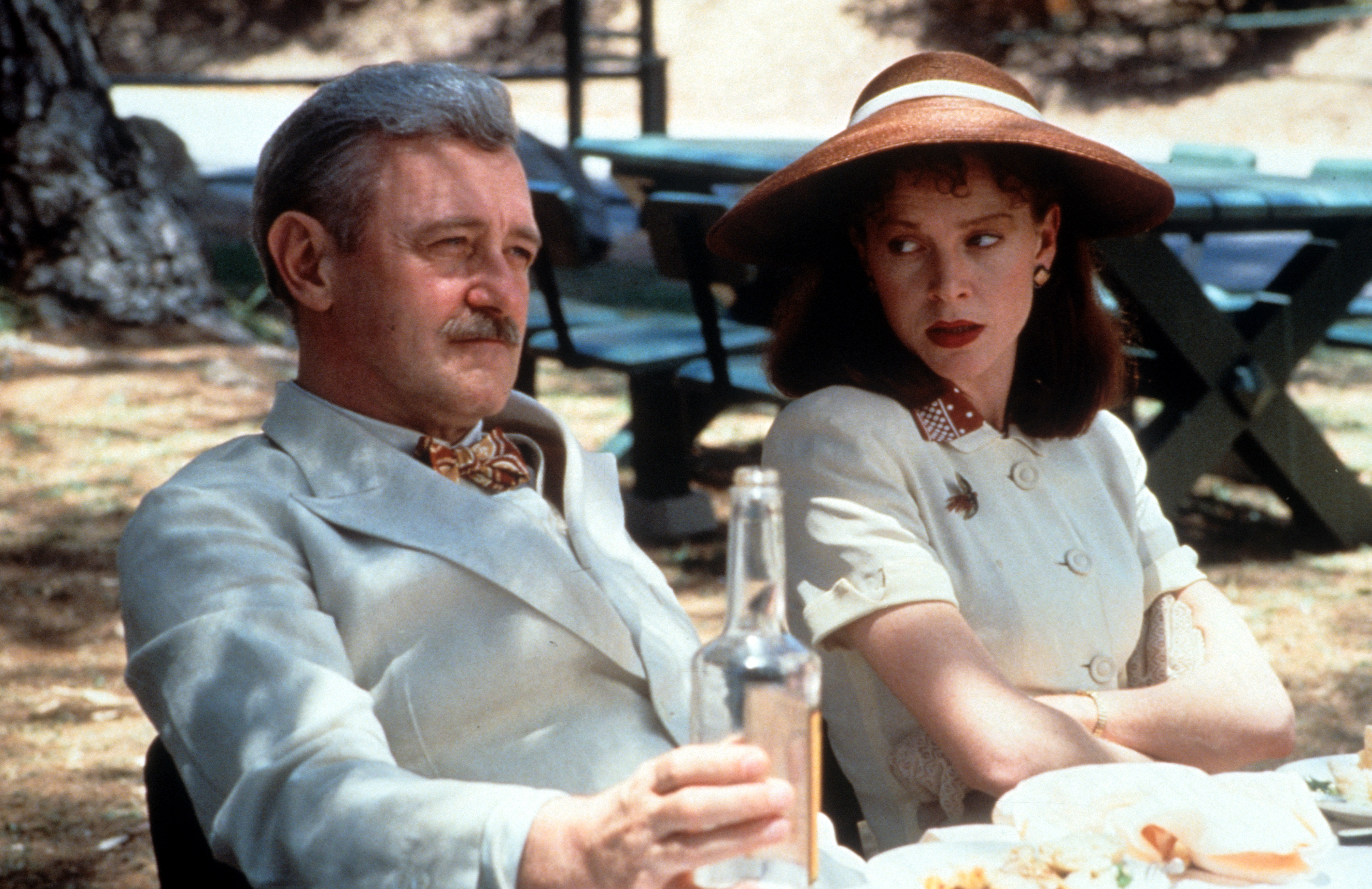 Still of Judy Davis and John Mahoney in Barton Fink (1991)