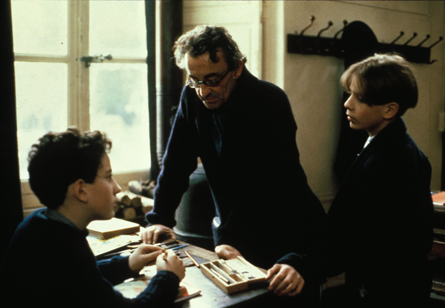 Still of Louis Malle, Raphael Fejtö and Gaspard Manesse in Au revoir les enfants (1987)