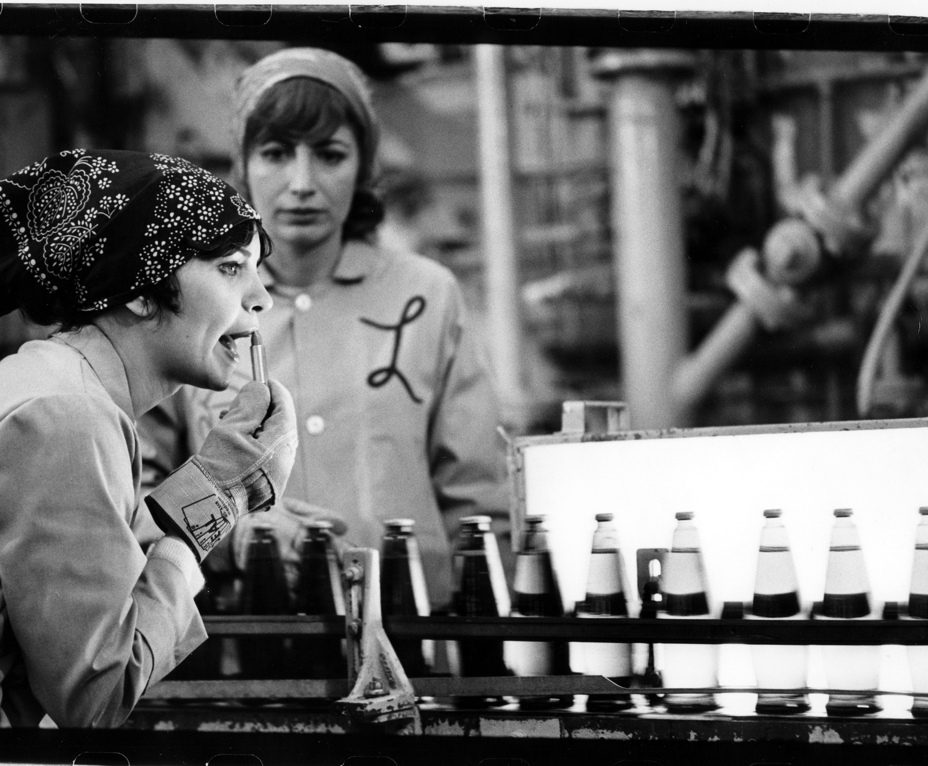 Still of Penny Marshall and Cindy Williams in Laverne & Shirley (1976)