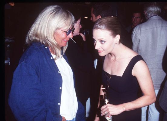 Jodie Foster and Penny Marshall at event of Conspiracy Theory (1997)