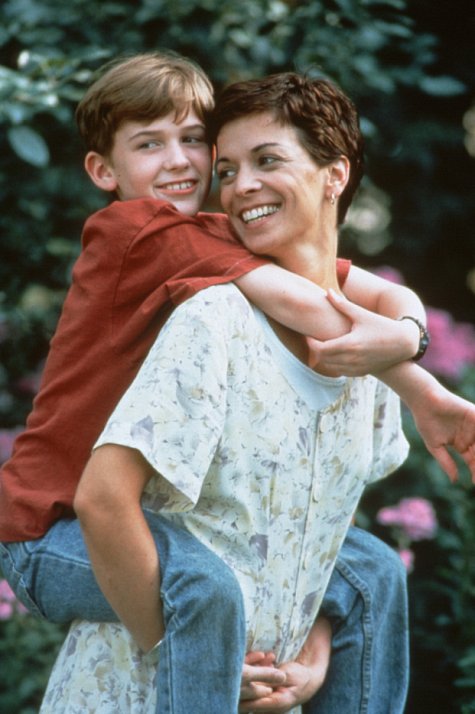 Still of Joseph Mazzello and Annabella Sciorra in The Cure (1995)