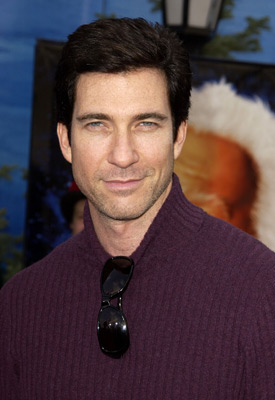 Dylan McDermott at event of The Santa Clause 2 (2002)