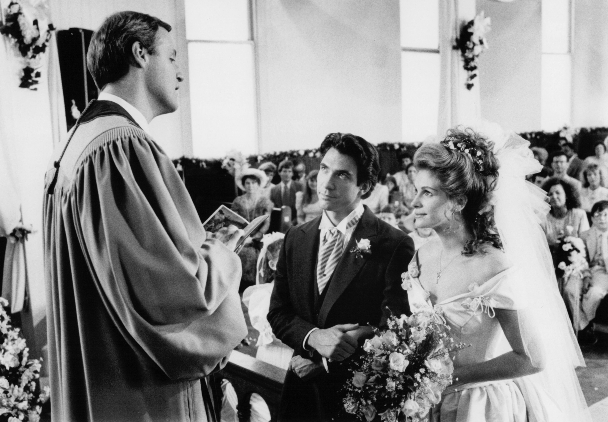 Still of Julia Roberts and Dylan McDermott in Steel Magnolias (1989)
