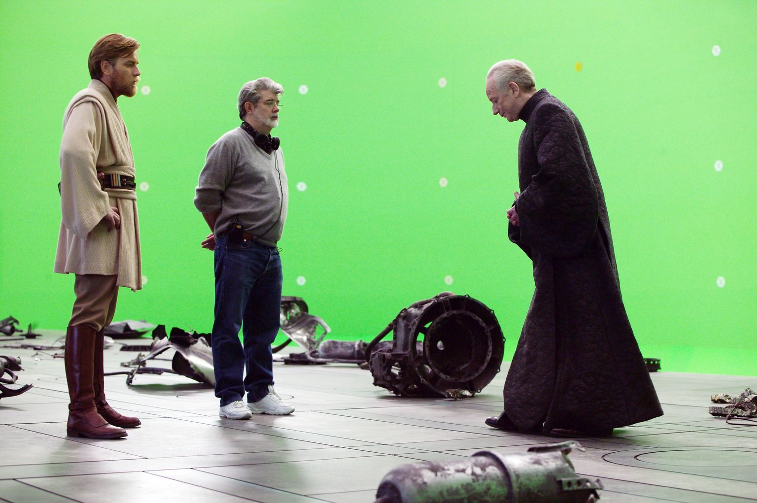 George Lucas, Ewan McGregor and Ian McDiarmid in Zvaigzdziu karai. Situ kerstas (2005)
