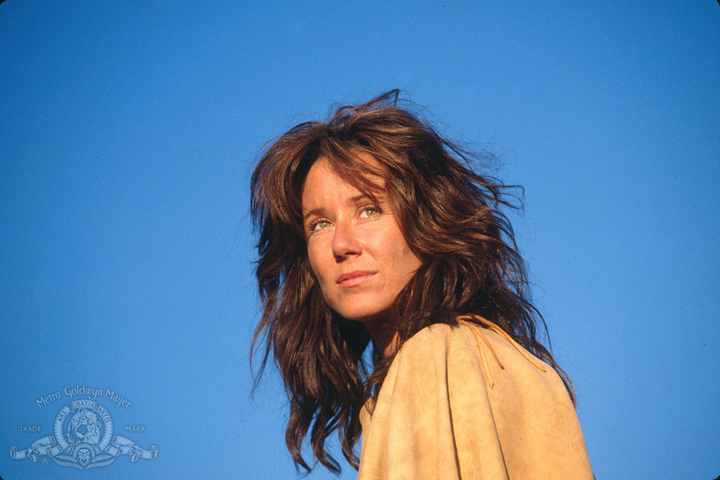 Still of Mary McDonnell in Sokis su vilkais (1990)