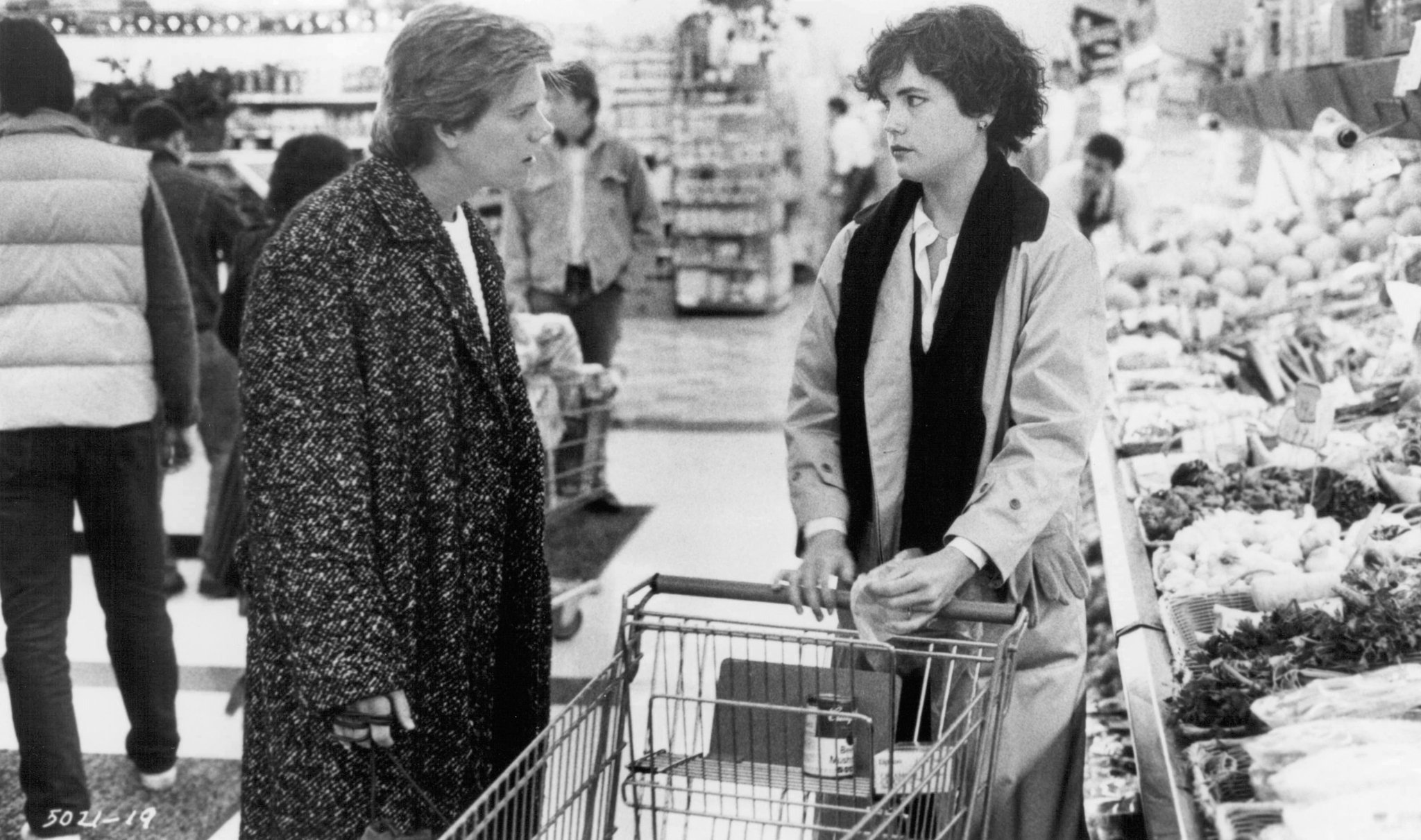 Still of Kevin Bacon and Elizabeth McGovern in She's Having a Baby (1988)