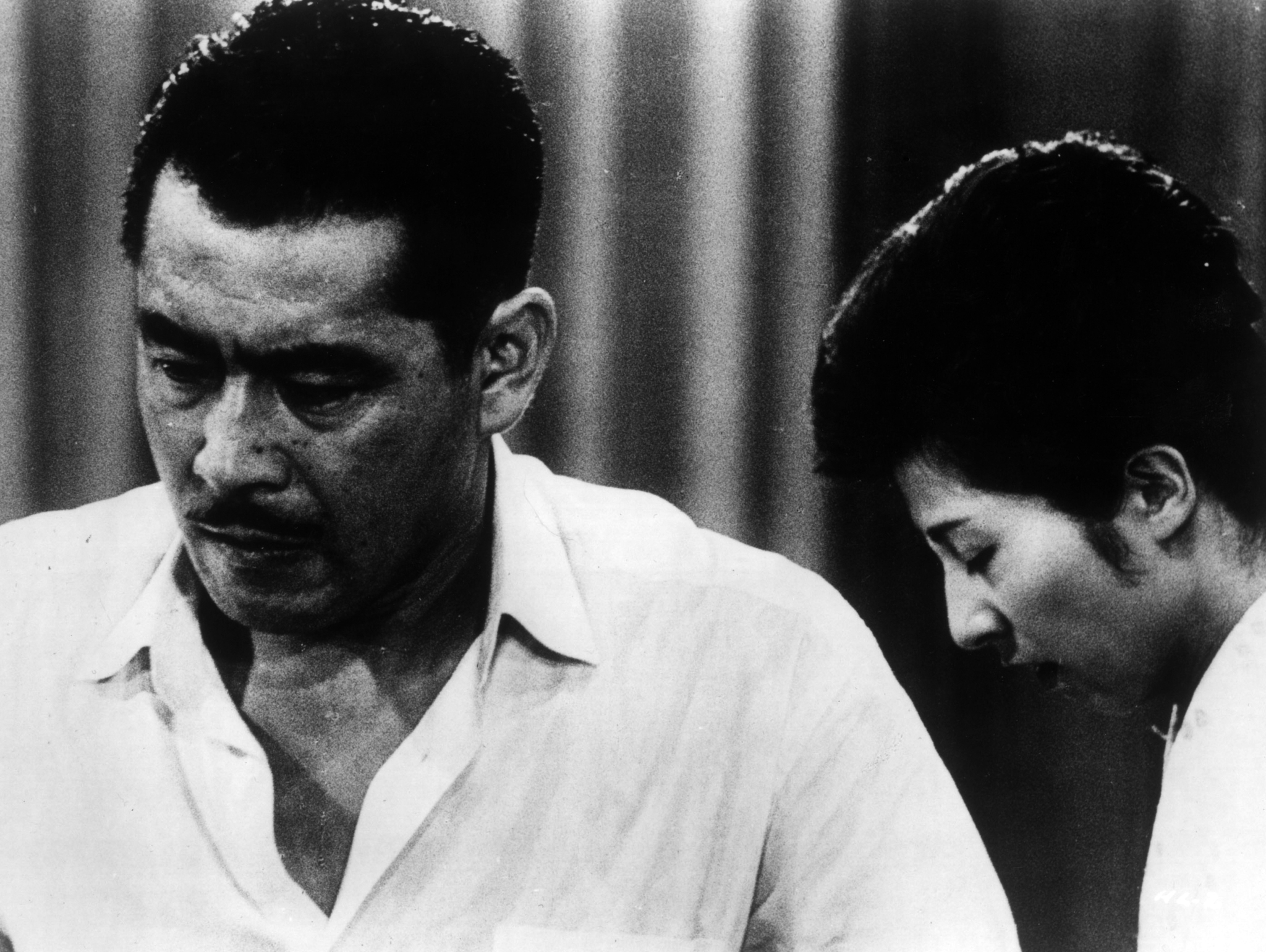 Still of Toshirô Mifune and Kyôko Kagawa in Tengoku to jigoku (1963)