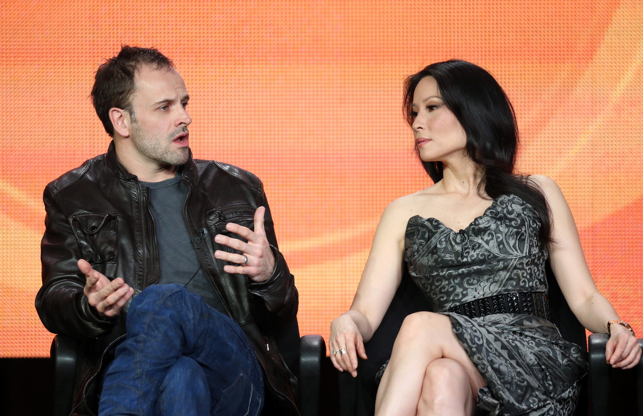 Jonny Lee Miller and Lucy Liu at event of Elementaru (2012)