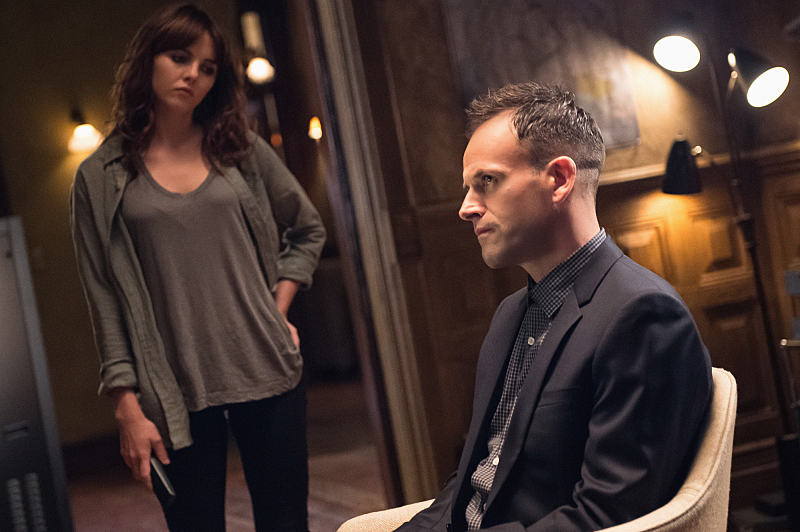 Still of Jonny Lee Miller and Ophelia Lovibond in Elementaru (2012)