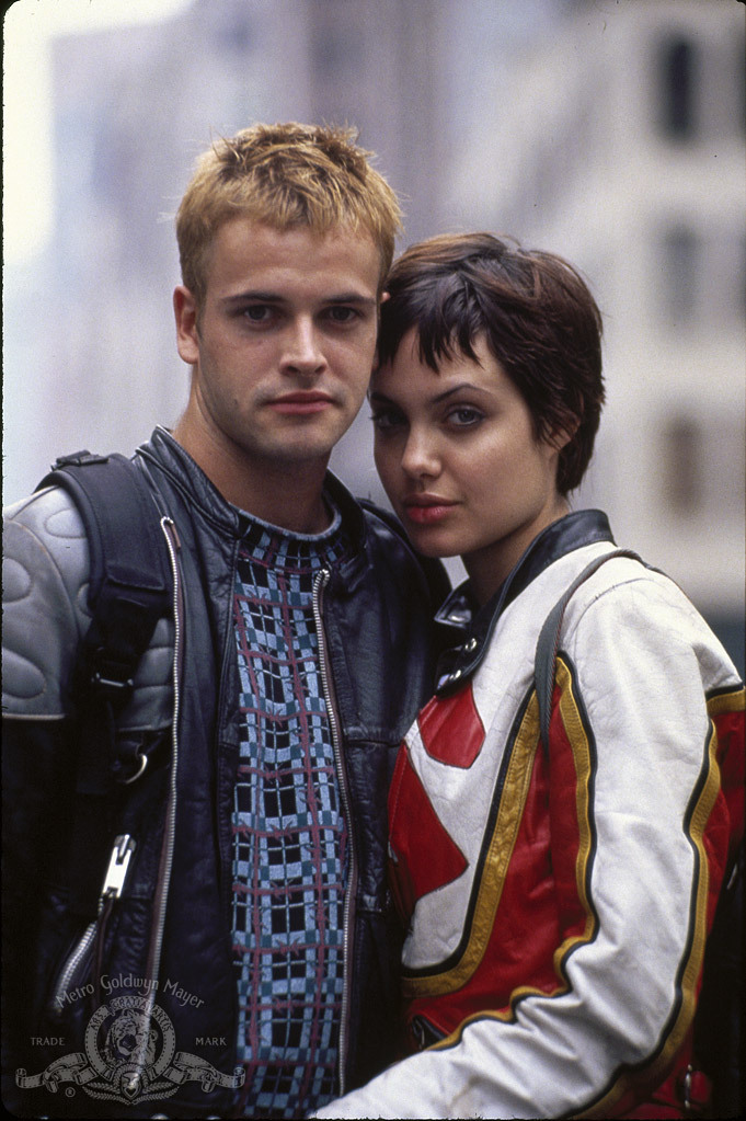 Still of Angelina Jolie and Jonny Lee Miller in Hackers (1995)