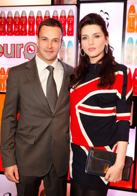 Jonny Lee Miller and Michele Hicks