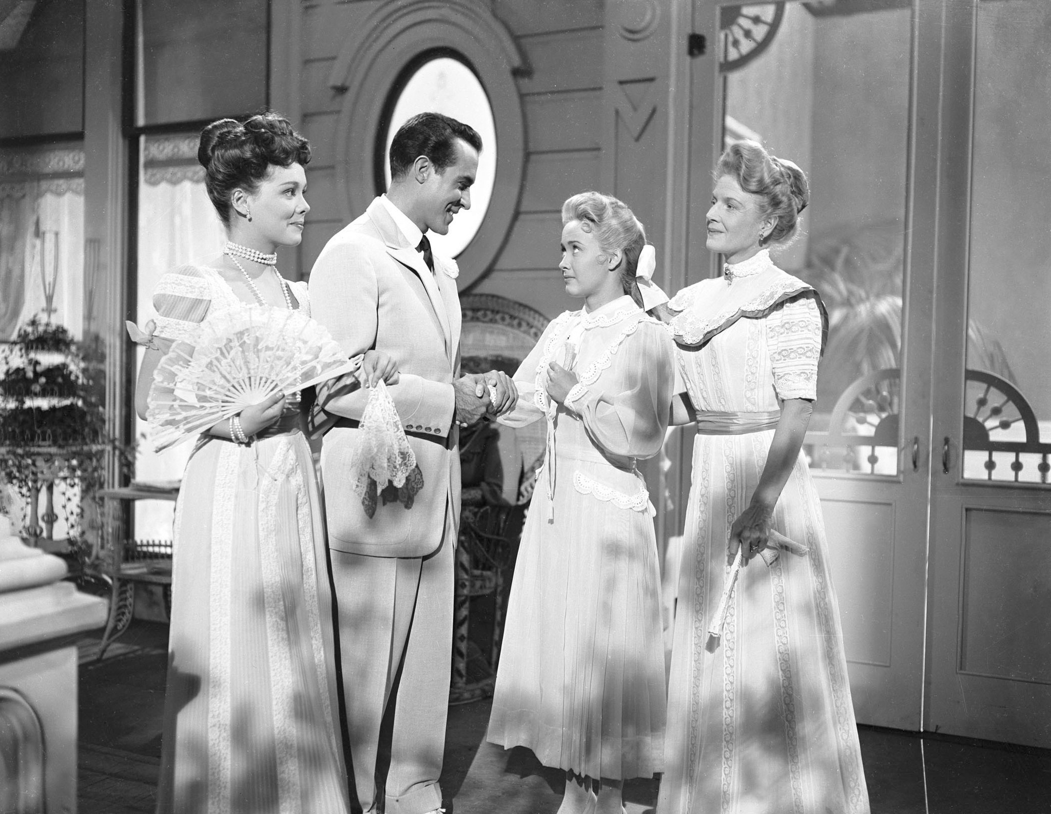 Still of Ricardo Montalban and Jane Powell in Two Weeks with Love (1950)