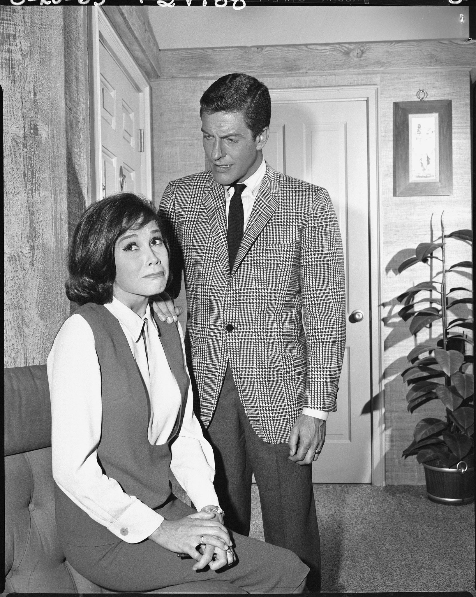 Still of Mary Tyler Moore and Dick Van Dyke in The Dick Van Dyke Show (1961)