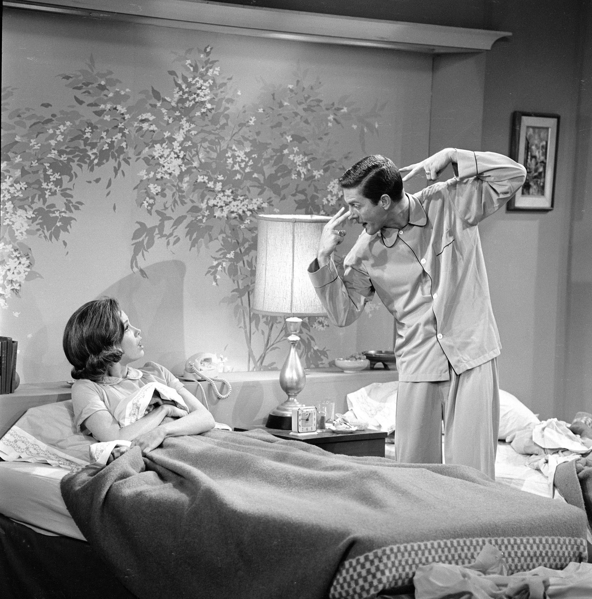 Still of Mary Tyler Moore and Dick Van Dyke in The Dick Van Dyke Show (1961)