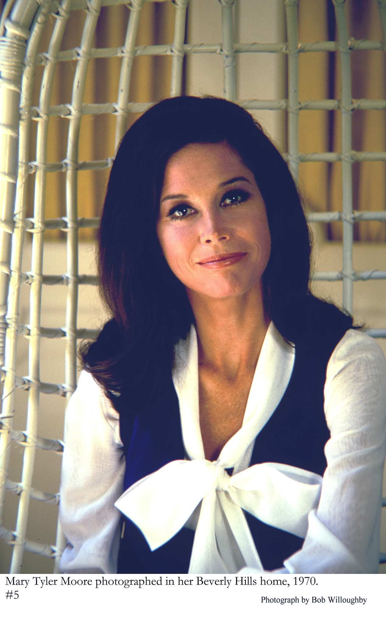 Mary Tyler Moore at home in Beverly Hills 1970
