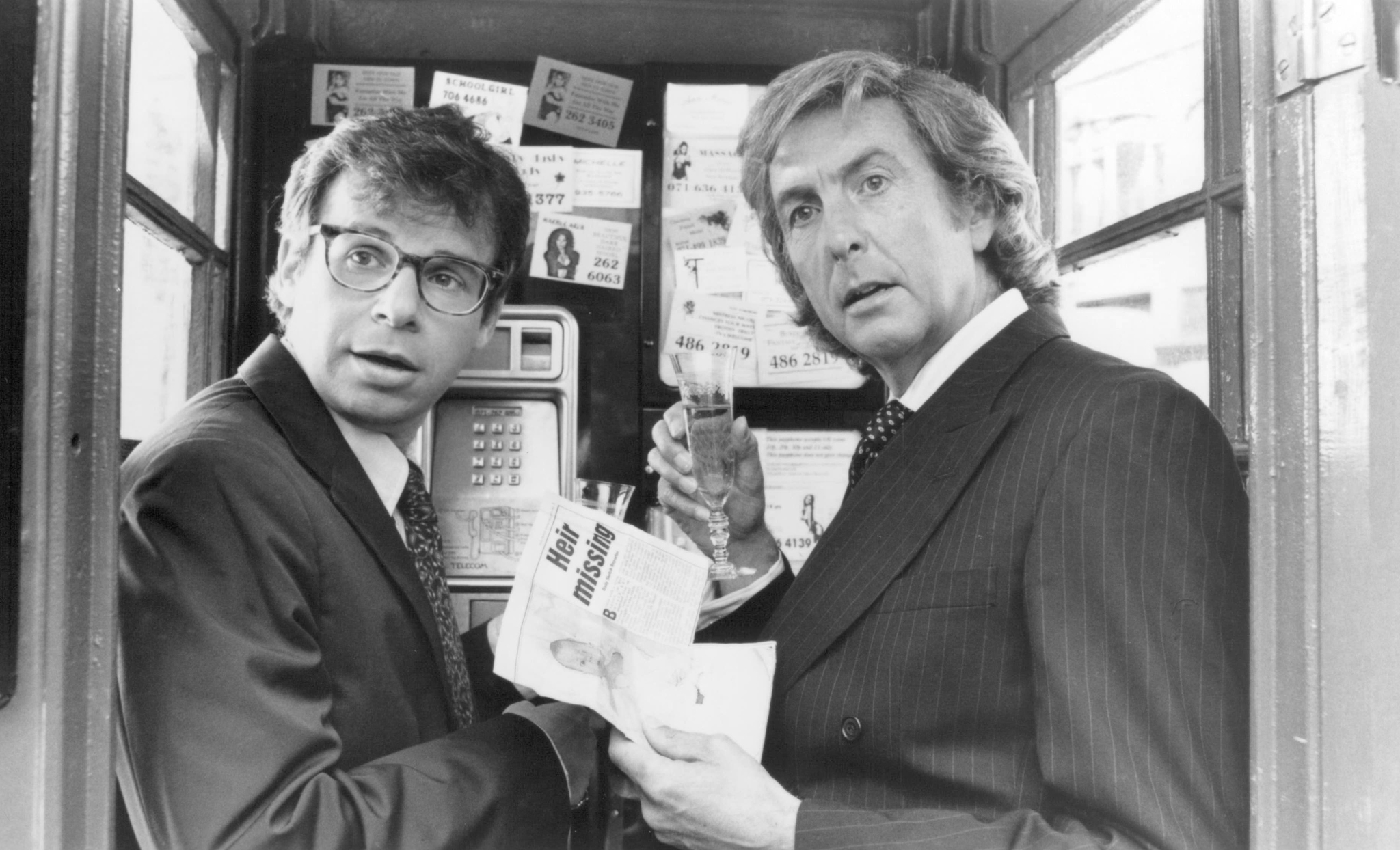 Still of Eric Idle and Rick Moranis in Splitting Heirs (1993)