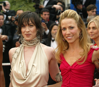 Alanis Morissette and Sheryl Crow at event of De-Lovely (2004)