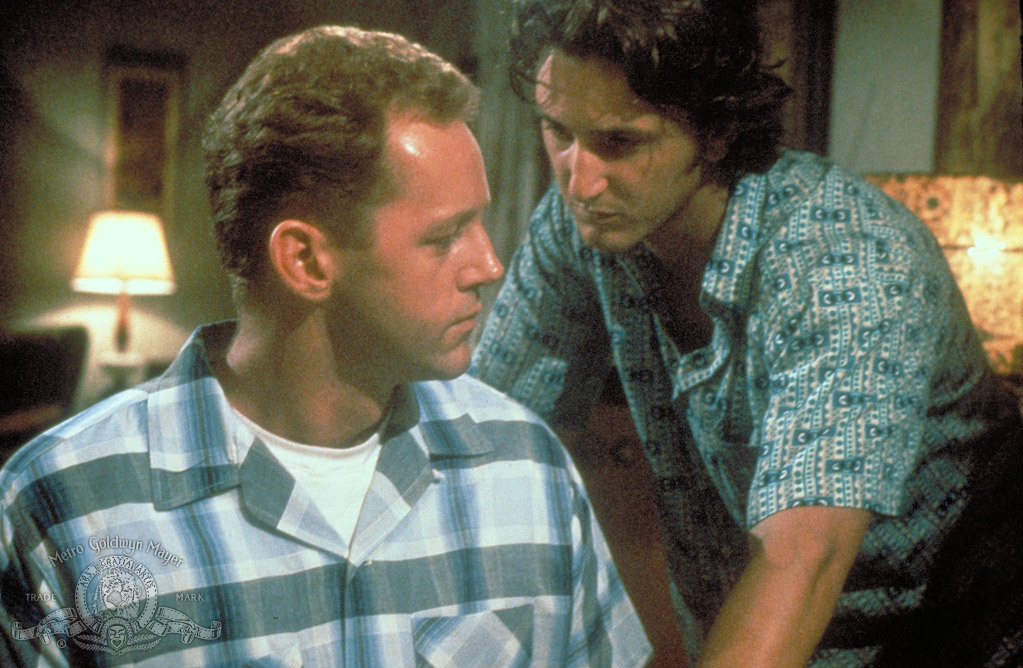 Still of Sean Penn and David Morse in The Indian Runner (1991)