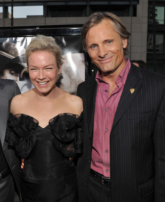 Renée Zellweger and Viggo Mortensen at event of Appaloosa (2008)