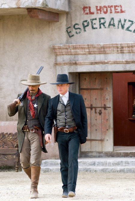 Still of Ed Harris and Viggo Mortensen in Appaloosa (2008)