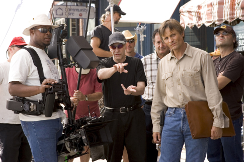 David Cronenberg and Viggo Mortensen in Smurto istorija (2005)