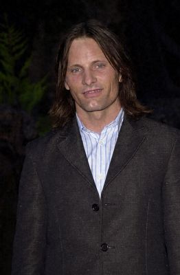 Viggo Mortensen at event of Ziedu Valdovas: Ziedo brolija (2001)