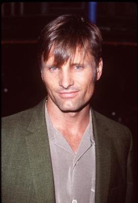 Viggo Mortensen at event of Return to Paradise (1998)