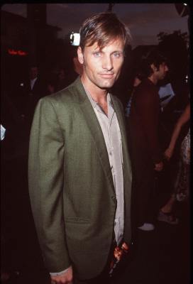 Viggo Mortensen at event of Return to Paradise (1998)