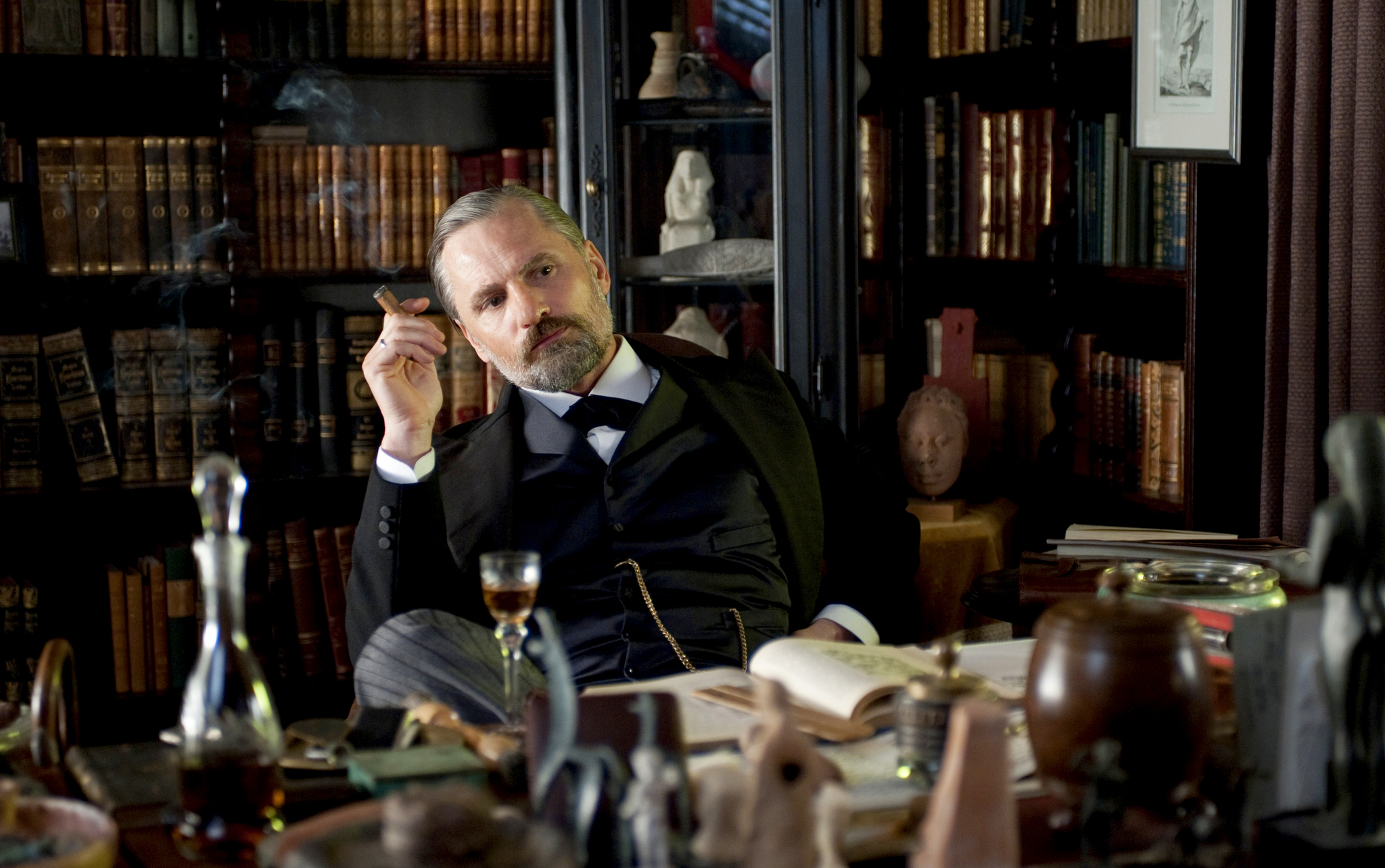 Still of Viggo Mortensen in Pavojingas metodas (2011)