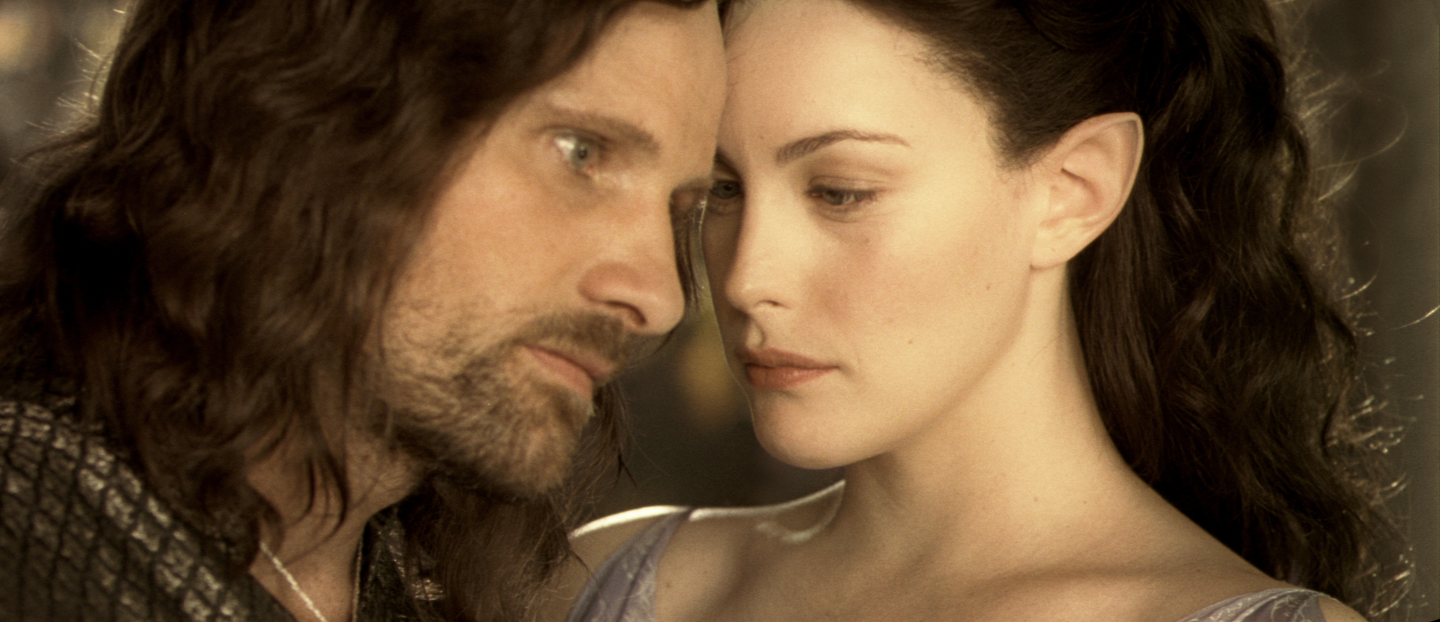 Still of Liv Tyler and Viggo Mortensen in Ziedu Valdovas: Dvi tvirtoves (2002)