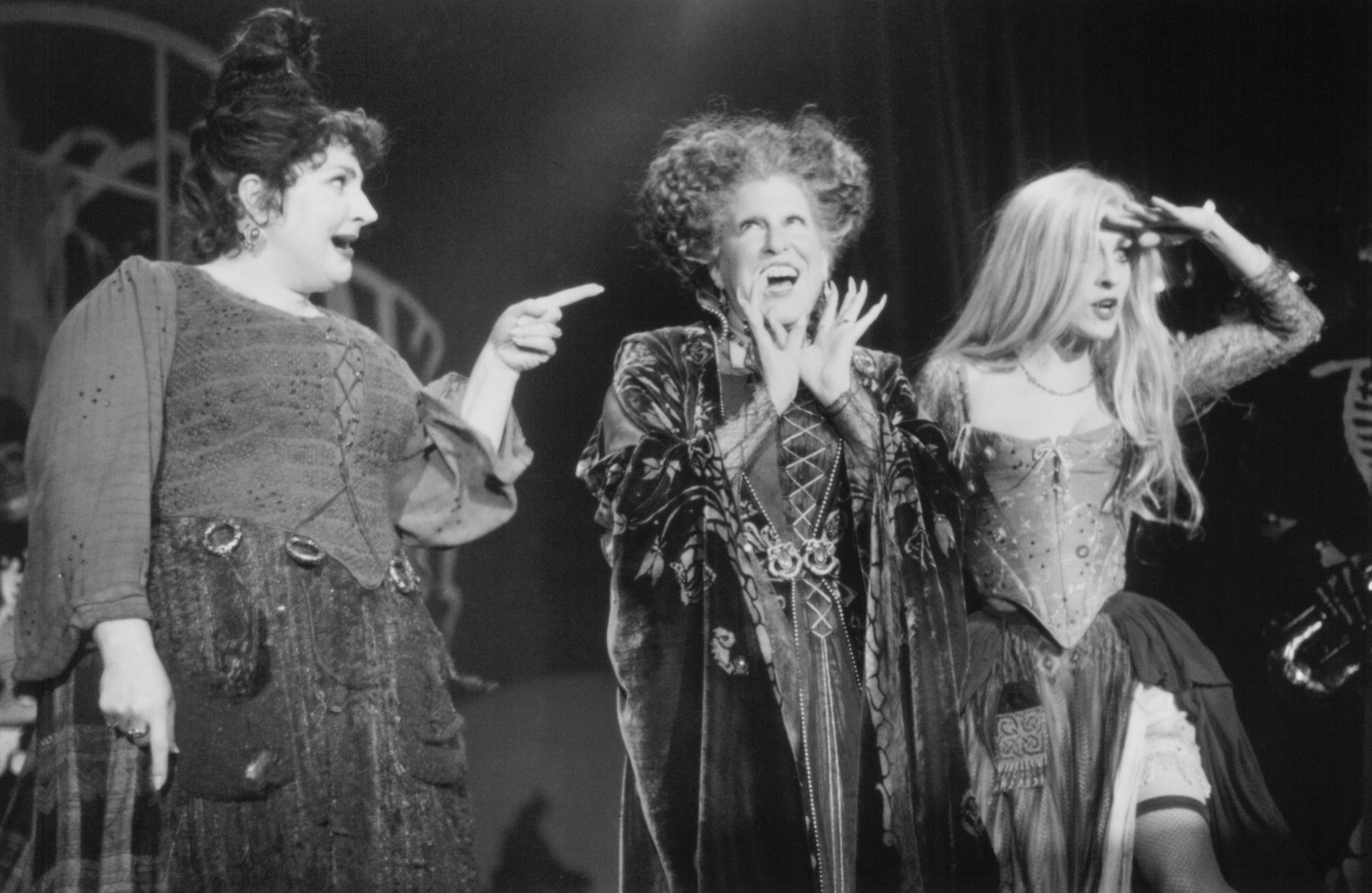 Still of Bette Midler, Sarah Jessica Parker and Kathy Najimy in Hocus Pocus (1993)