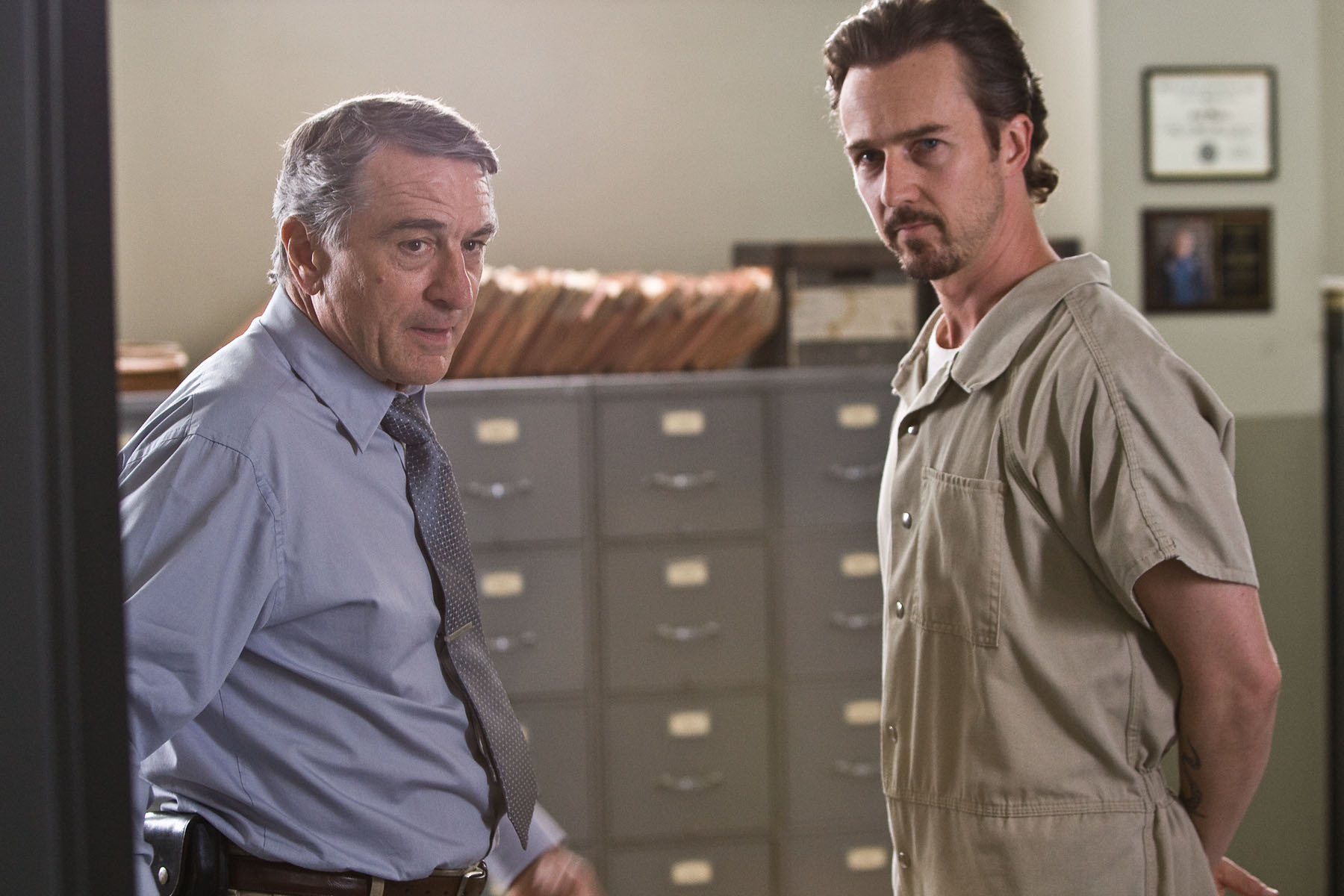 Still of Robert De Niro and Edward Norton in Stone (2010)