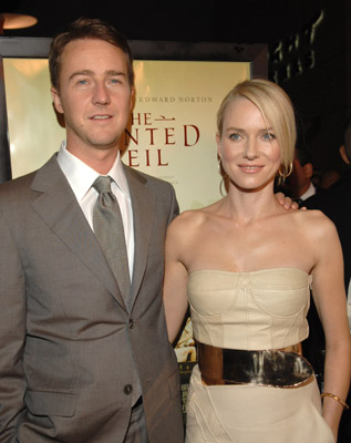 Edward Norton and Naomi Watts at event of The Painted Veil (2006)
