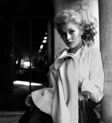 Kim Novak with sweater over shoulders 1954 © 1978 Bob Willoughby