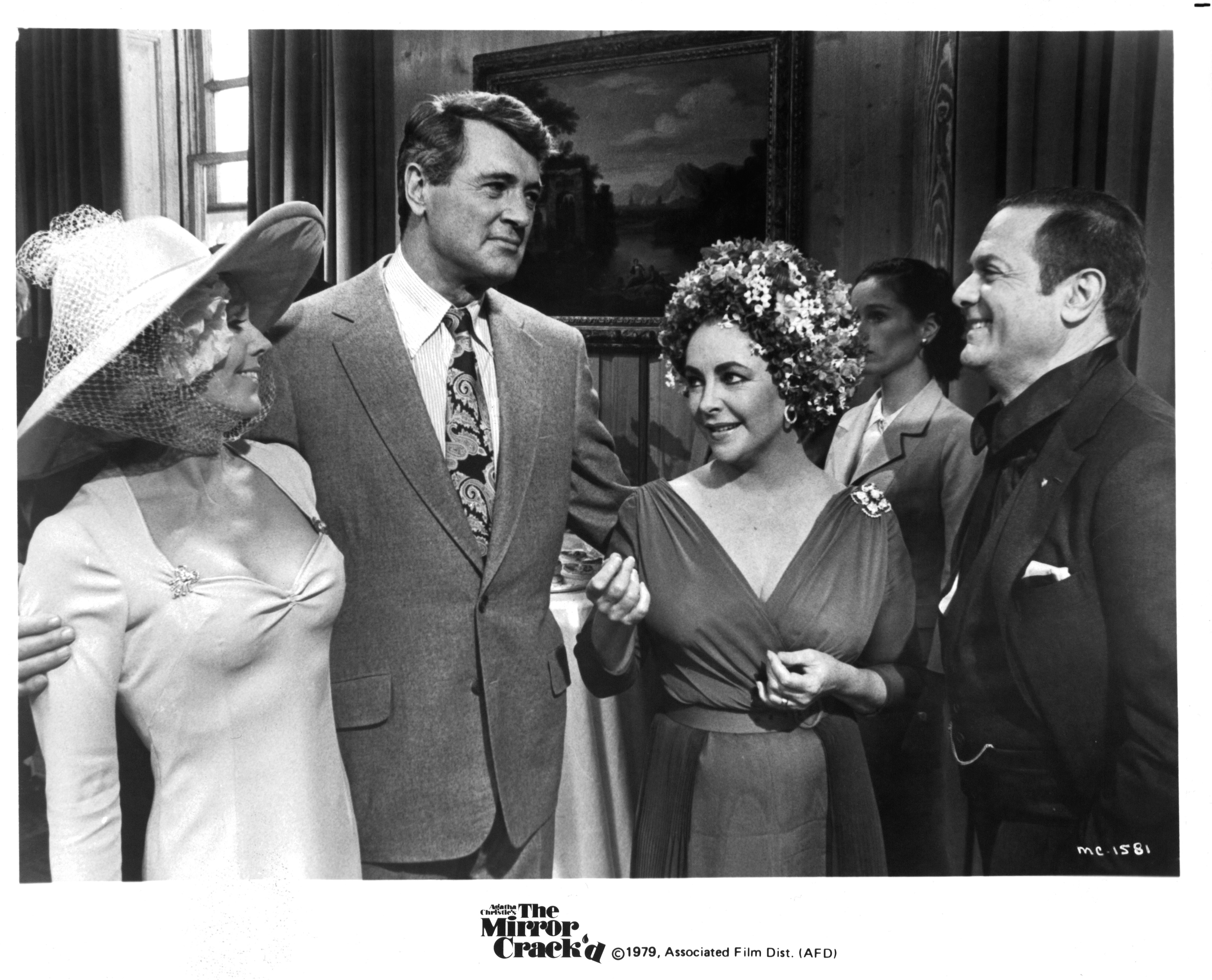 Still of Elizabeth Taylor, Tony Curtis, Rock Hudson and Kim Novak in The Mirror Crack'd (1980)