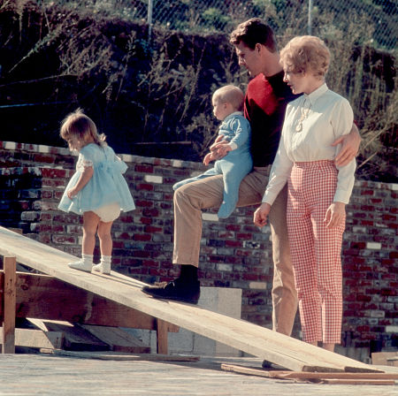 Ryan O'Neal with wife Joanna Moore and kids Patrick and Tatum, c. 1965