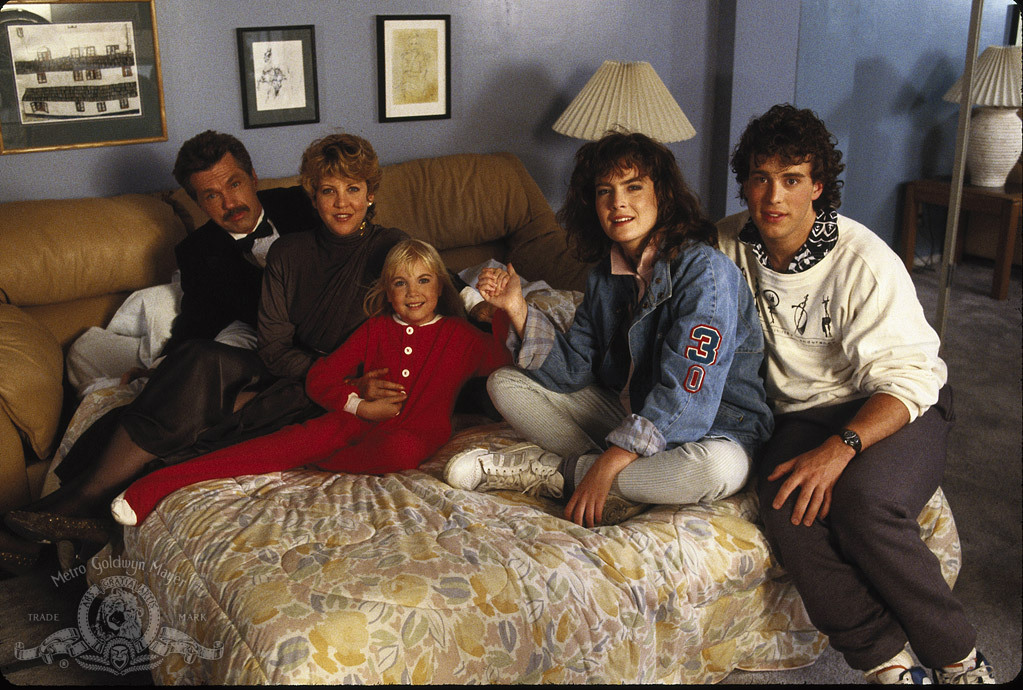 Still of Nancy Allen, Tom Skerritt, Lara Flynn Boyle, Heather O'Rourke and Kipley Wentz in Poltergeist III (1988)