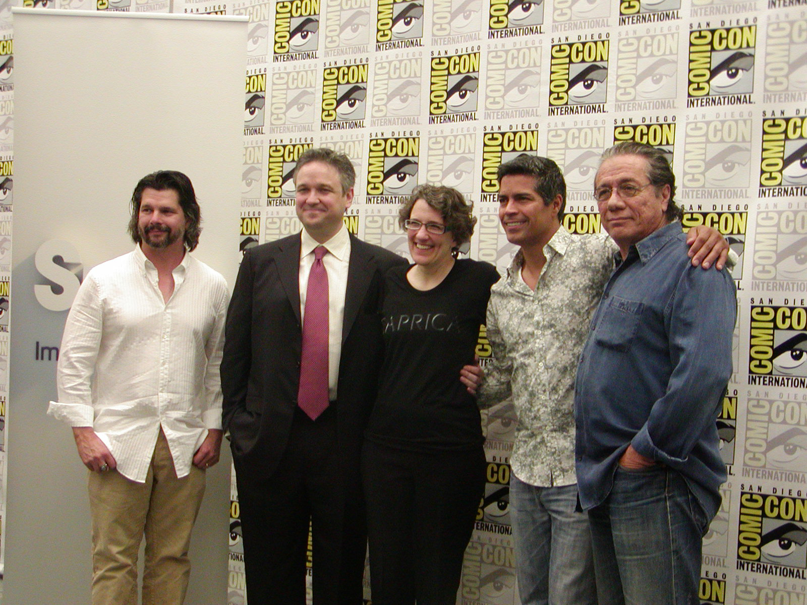 Edward James Olmos, Esai Morales, David Eick, Jane Espenson and Ronald D. Moore at event of Caprica (2009)