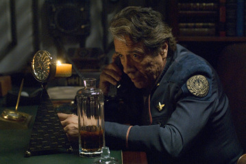 Still of Edward James Olmos in Battlestar Galactica (2004)