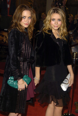 Ashley Olsen and Mary-Kate Olsen at event of The Last Samurai (2003)