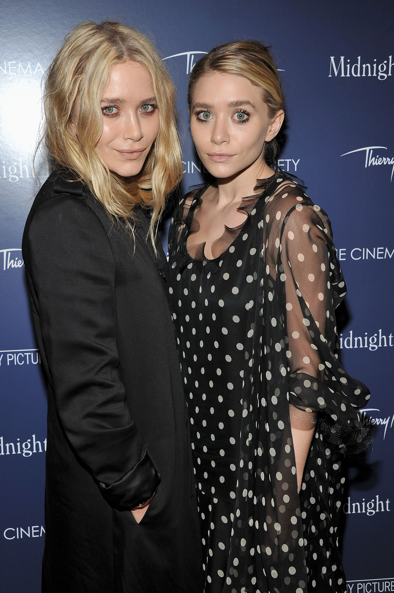 Ashley Olsen and Mary-Kate Olsen at event of Vidurnaktis Paryziuje (2011)