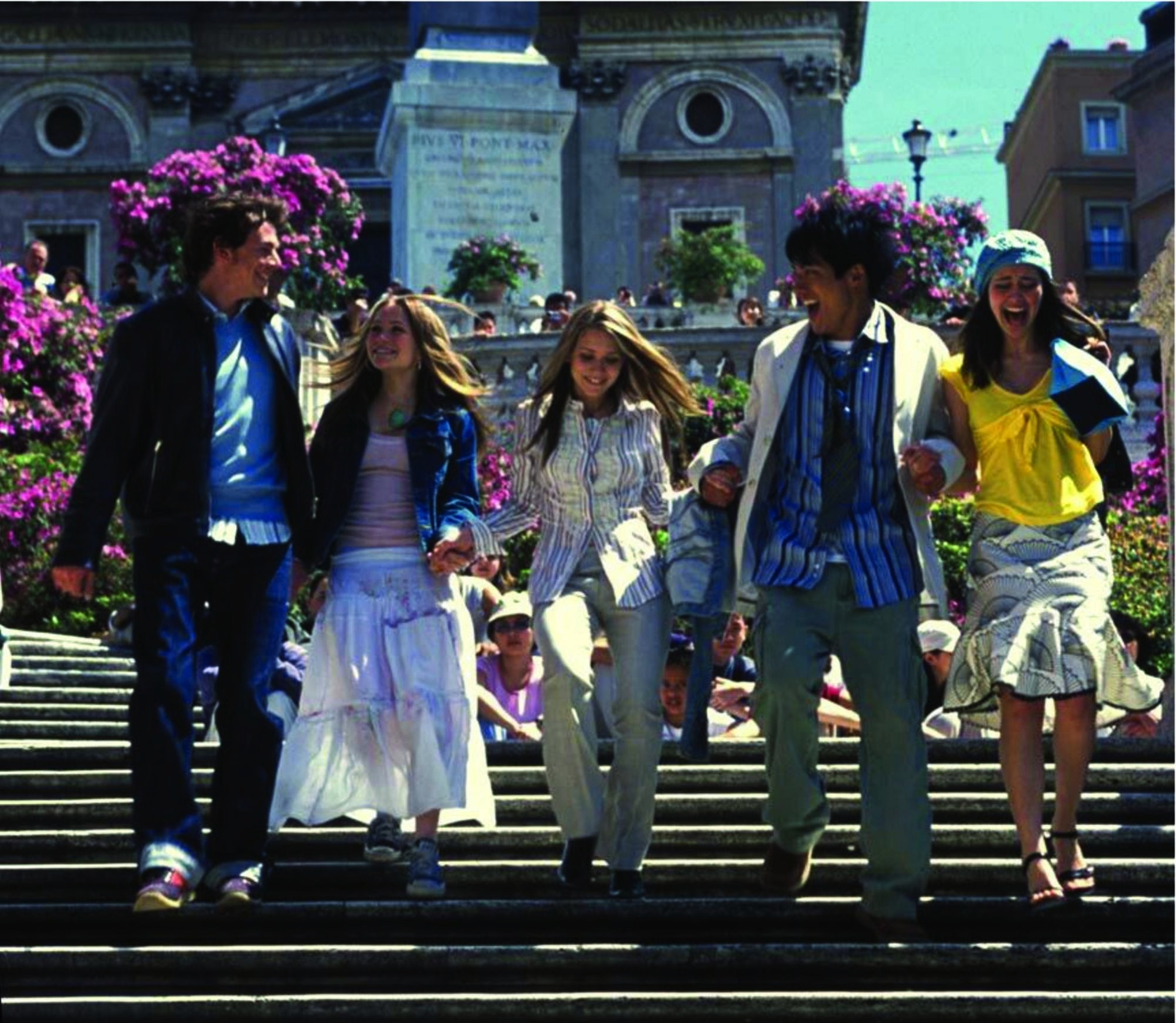 Still of Ashley Olsen, Mary-Kate Olsen and Michelangelo Tommaso in When in Rome (2002)